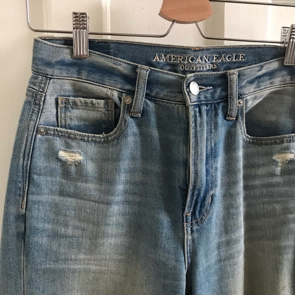 American Eagle mom jean